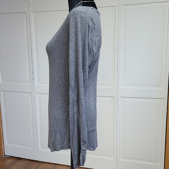 Maurices 24/7 long sleeve gray large tee - Picture 3 of 4